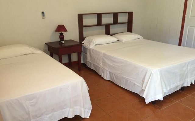 hotel sunrise -corn island-