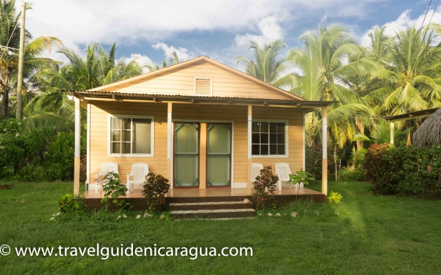 hostal coconut palms -corn island-