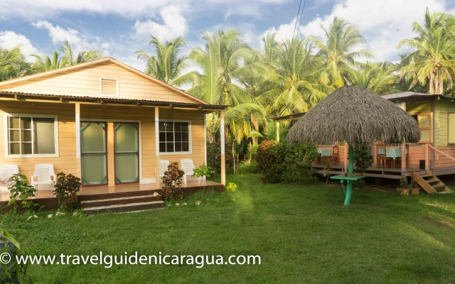 hostal coconut palms -corn island-