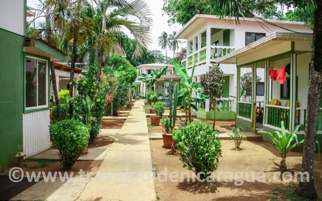 hotel los delfines -little corn island-