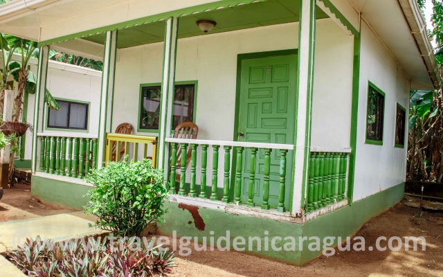 hotel los delfines -little corn island-