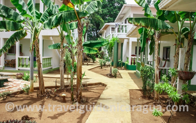 hotel los delfines -little corn island-