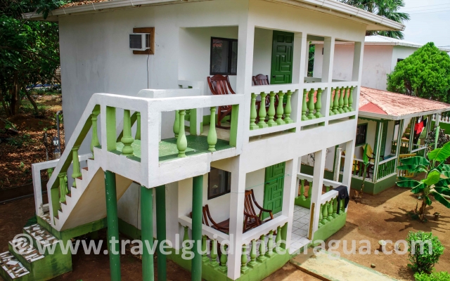 hotel los delfines -little corn island-