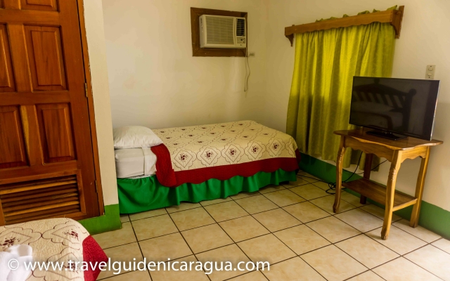 hotel los delfines -little corn island-